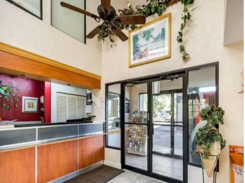 Econo Lodge Palm Harbor - Clearwater ภายนอก รูปภาพ
