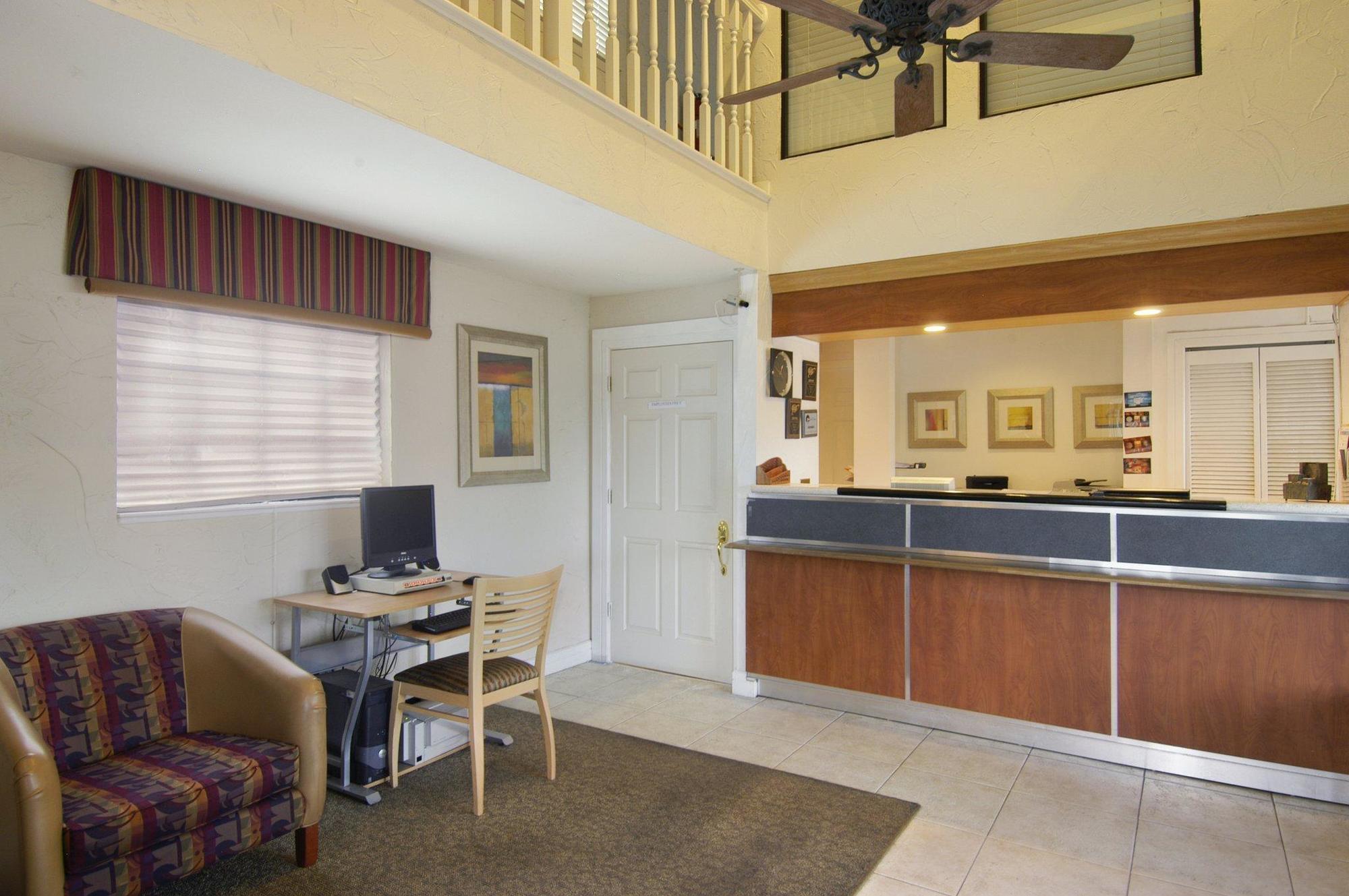 Econo Lodge Palm Harbor - Clearwater ภายนอก รูปภาพ