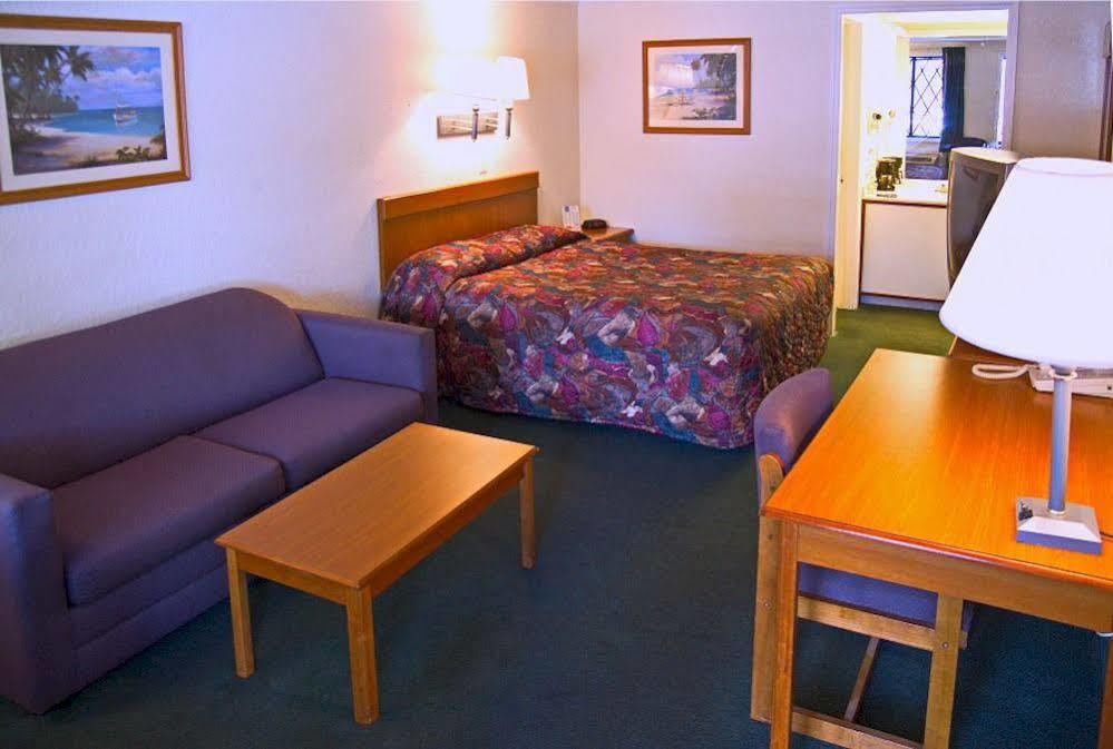 Econo Lodge Palm Harbor - Clearwater ภายนอก รูปภาพ