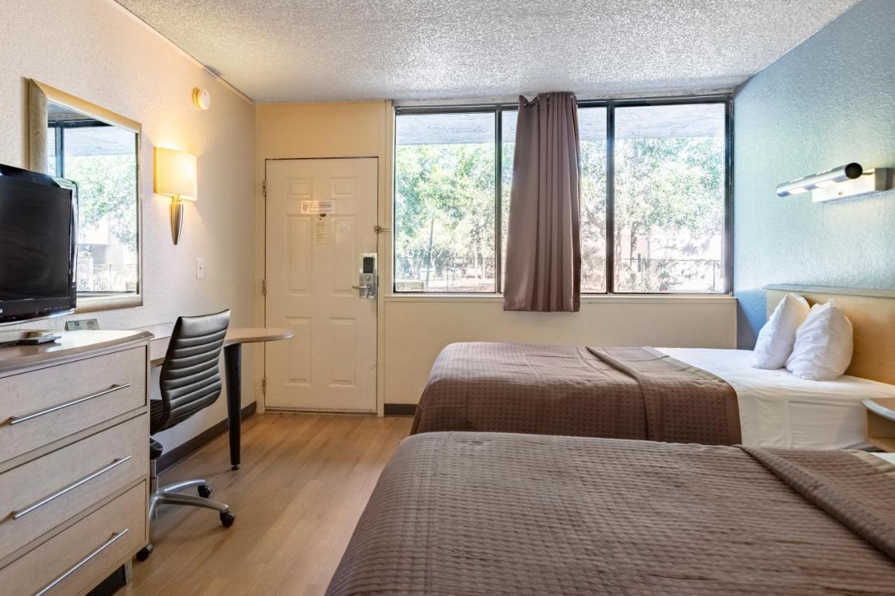 Econo Lodge Palm Harbor - Clearwater ภายนอก รูปภาพ