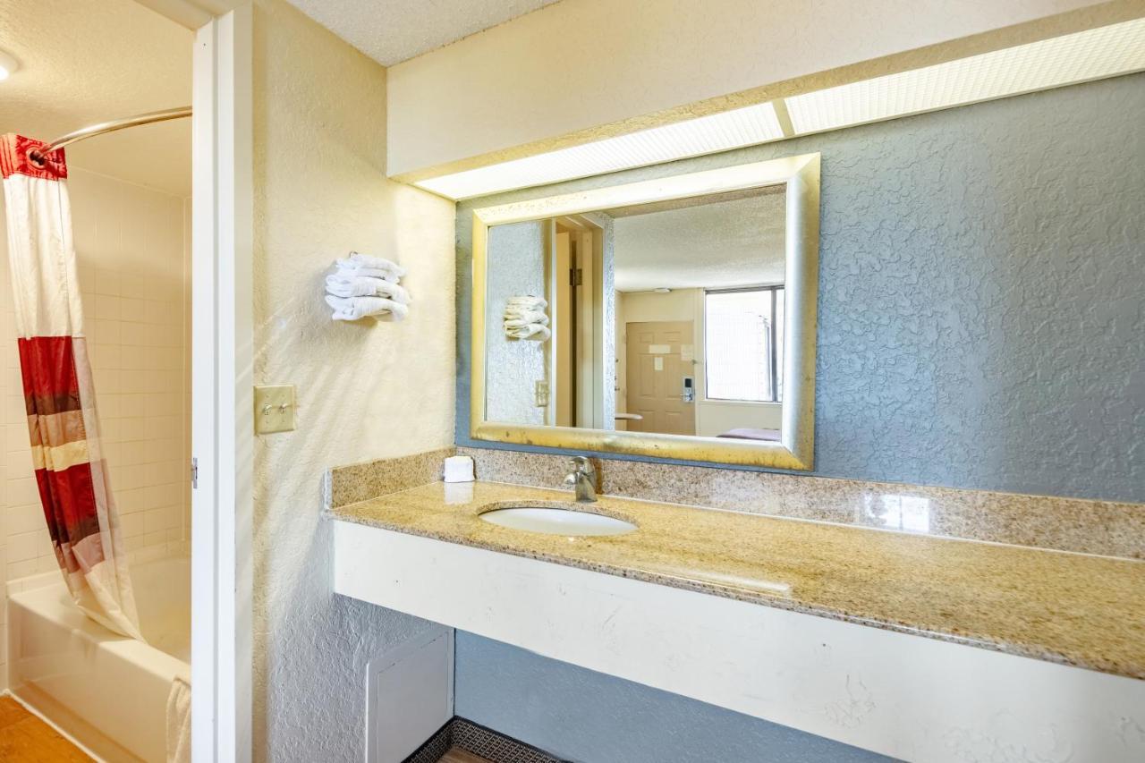 Econo Lodge Palm Harbor - Clearwater ภายนอก รูปภาพ