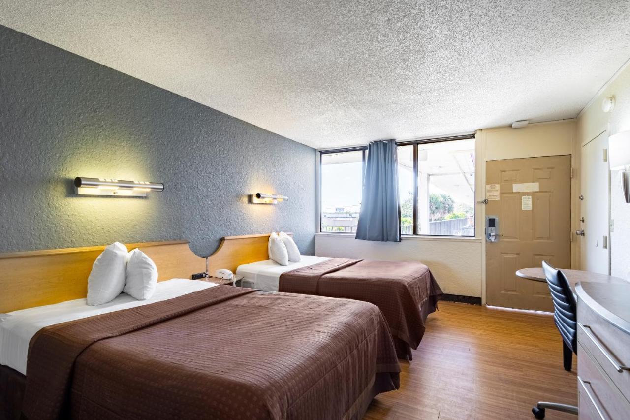 Econo Lodge Palm Harbor - Clearwater ภายนอก รูปภาพ