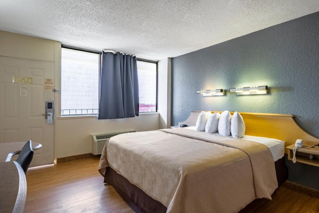 Econo Lodge Palm Harbor - Clearwater ภายนอก รูปภาพ