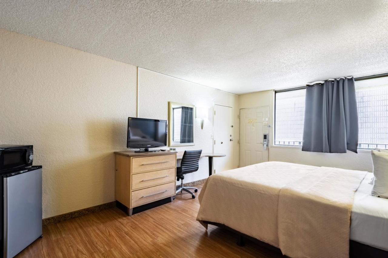 Econo Lodge Palm Harbor - Clearwater ภายนอก รูปภาพ
