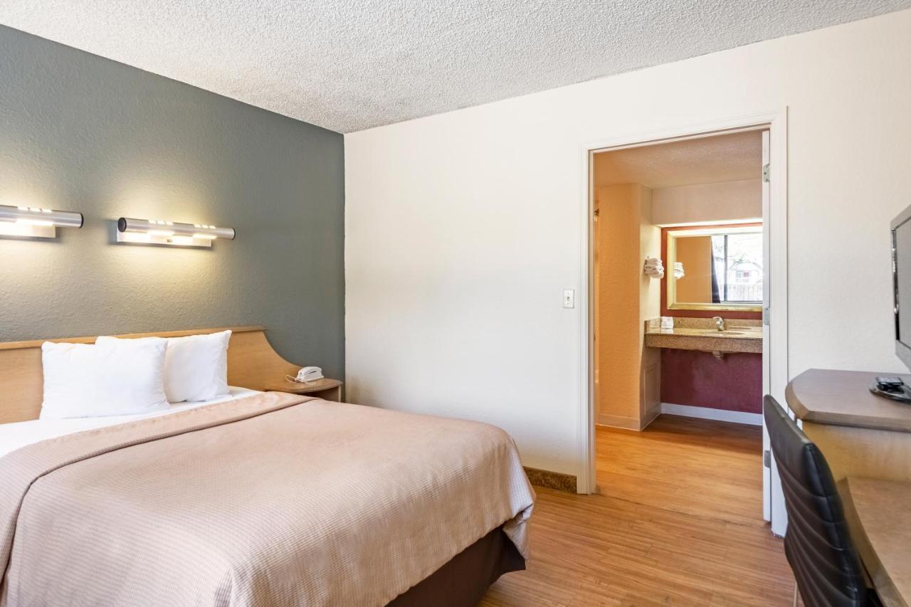 Econo Lodge Palm Harbor - Clearwater ภายนอก รูปภาพ