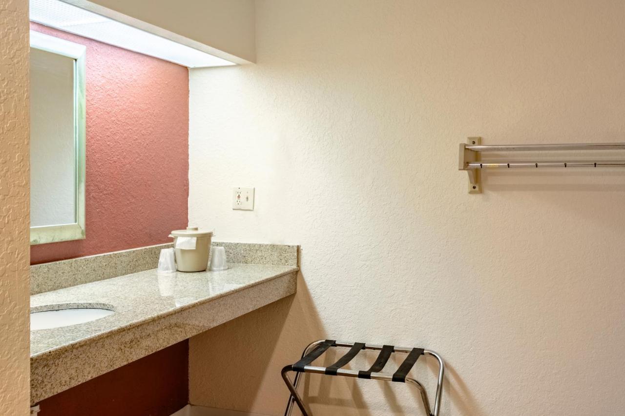 Econo Lodge Palm Harbor - Clearwater ภายนอก รูปภาพ