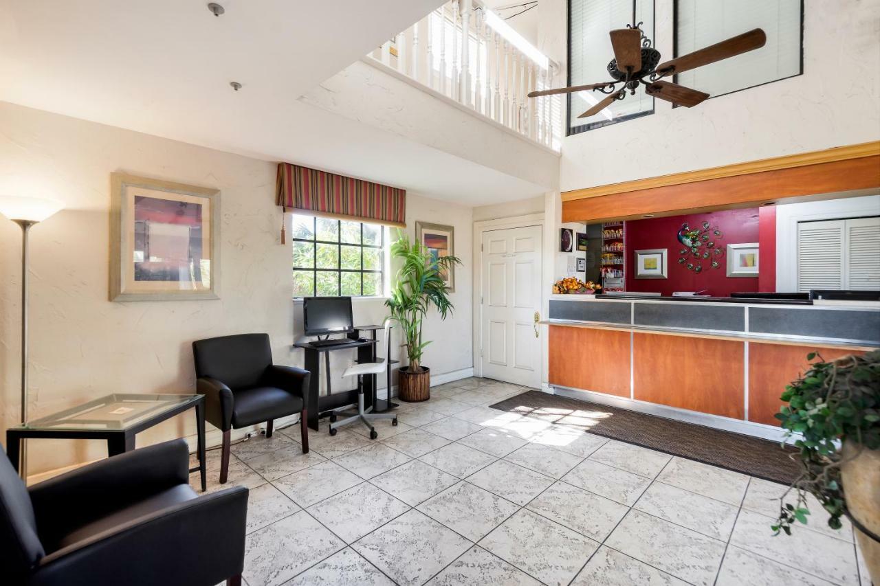 Econo Lodge Palm Harbor - Clearwater ภายนอก รูปภาพ